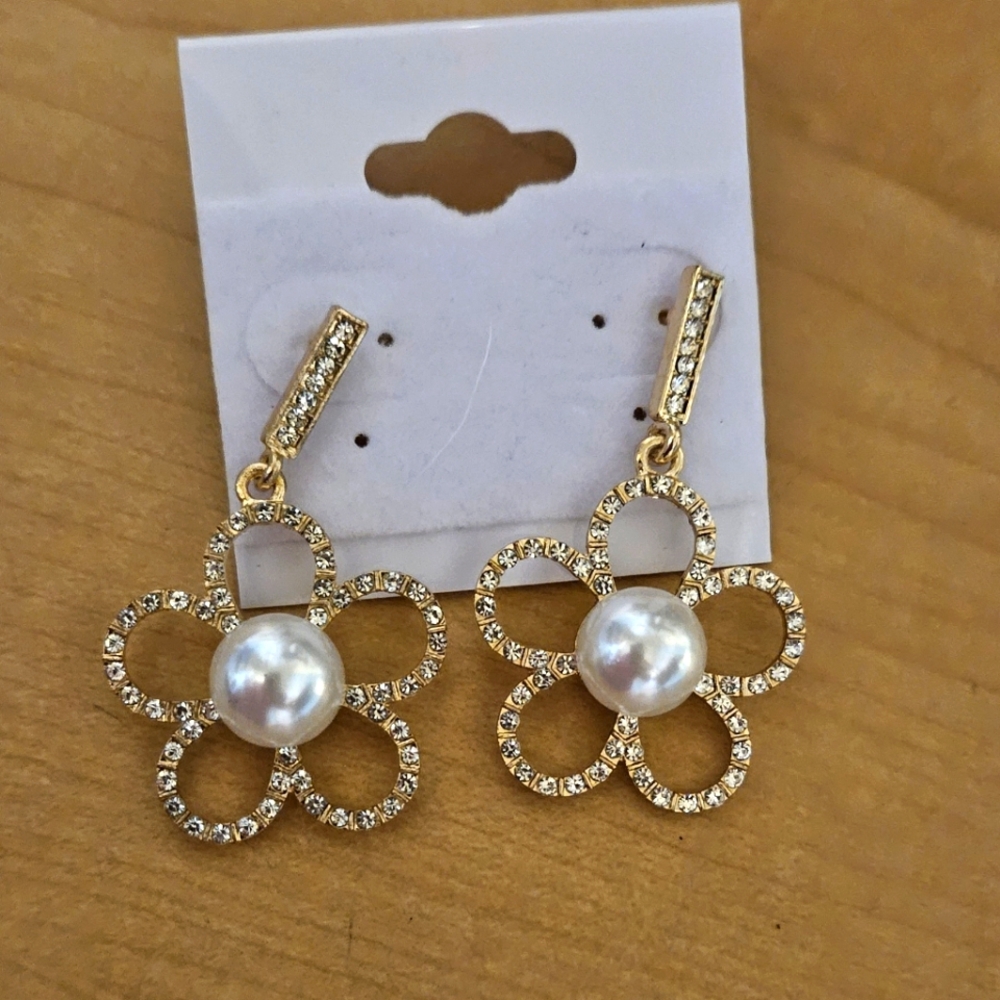 Gold flower earrings